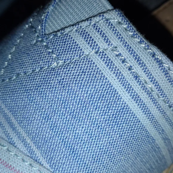 TOMS - Picture 4 of 8